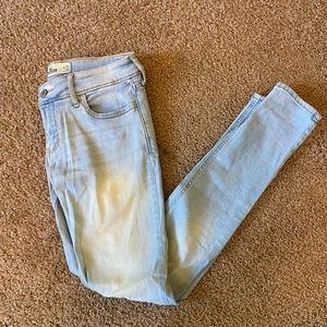 Light wash skinny jeans